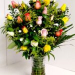 Ramo Rosas Variadas en Florero