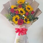 Ramo de rosas y girasoles