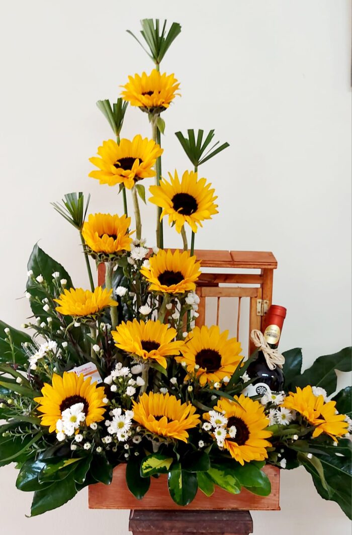 Ventana con girasoles y vino - Image 1